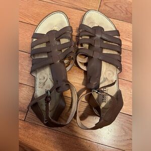 Born brown leather sandals in size 10 / 42